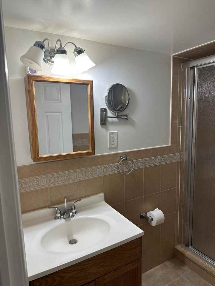 1015 Ponsi St - Photo 4 of 5