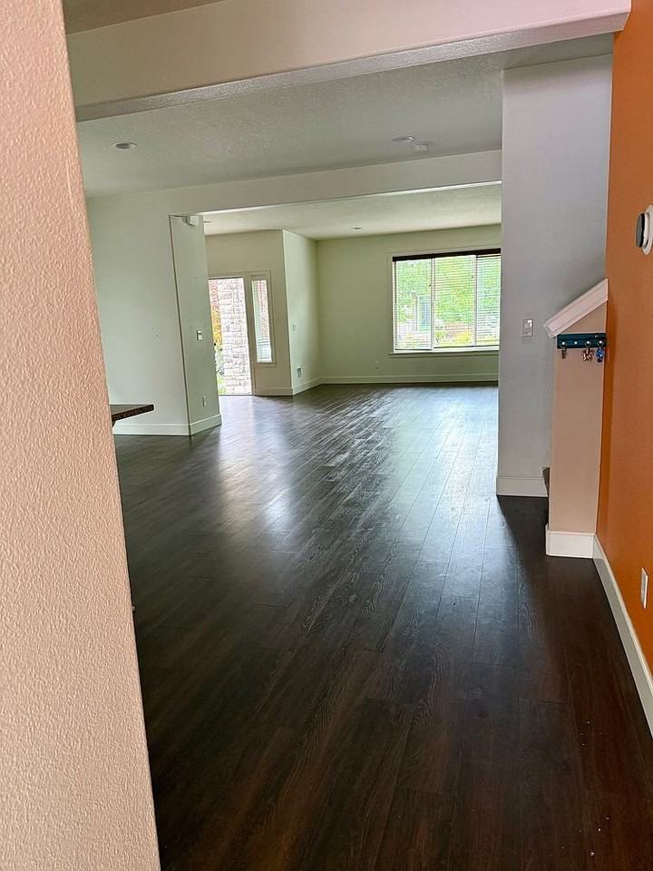 3769 Se Mckenzie Ave - Photo 3 of 20