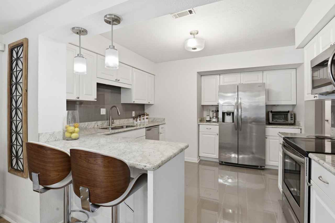 3310 Nw 28th Ave - Photo 7 of 18