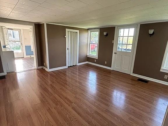 115 Cram St - Photo 6 of 10
