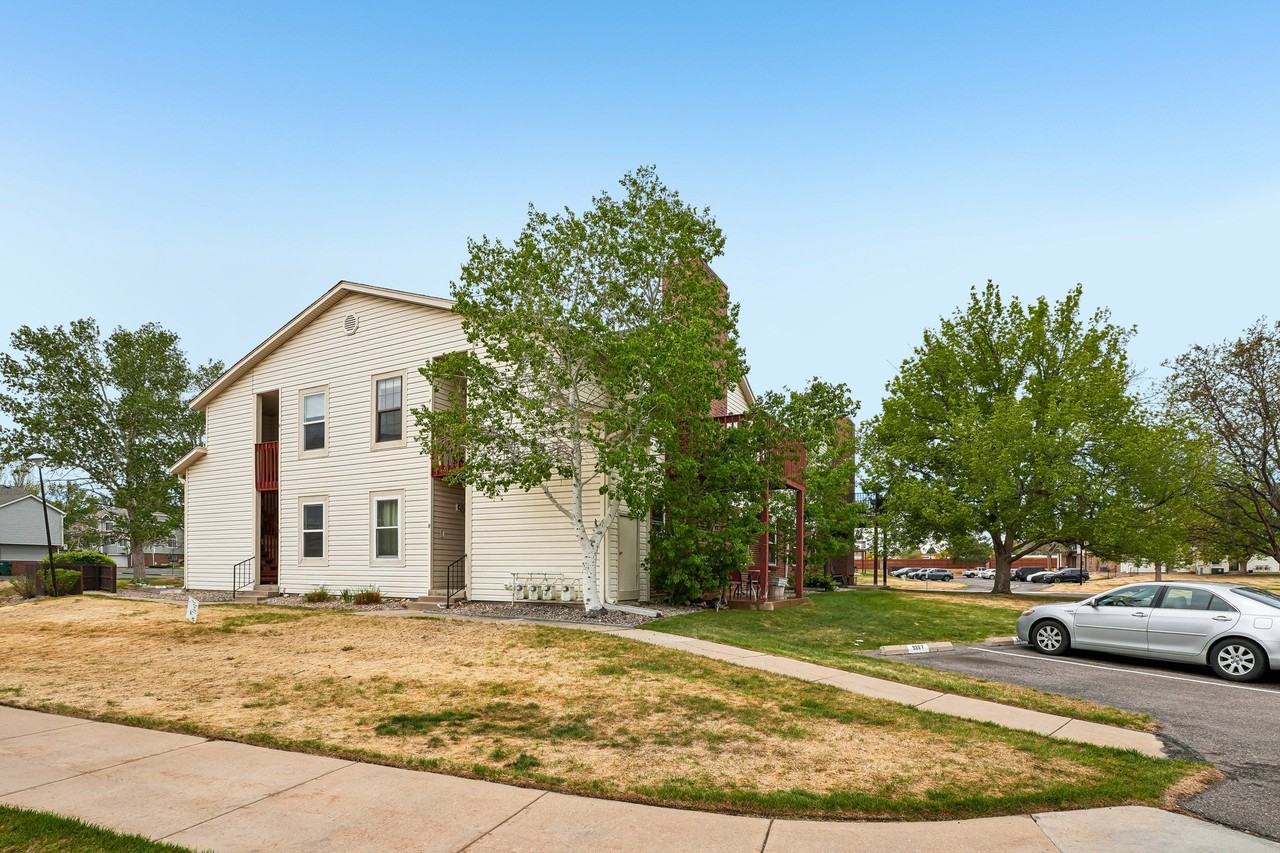 11922 Bellaire St #B - Photo 3 of 20