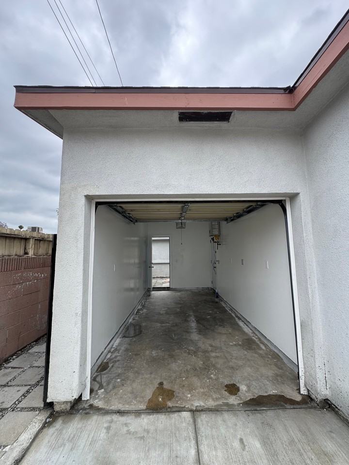 1309 E 63rd St #A - Photo 3 of 11