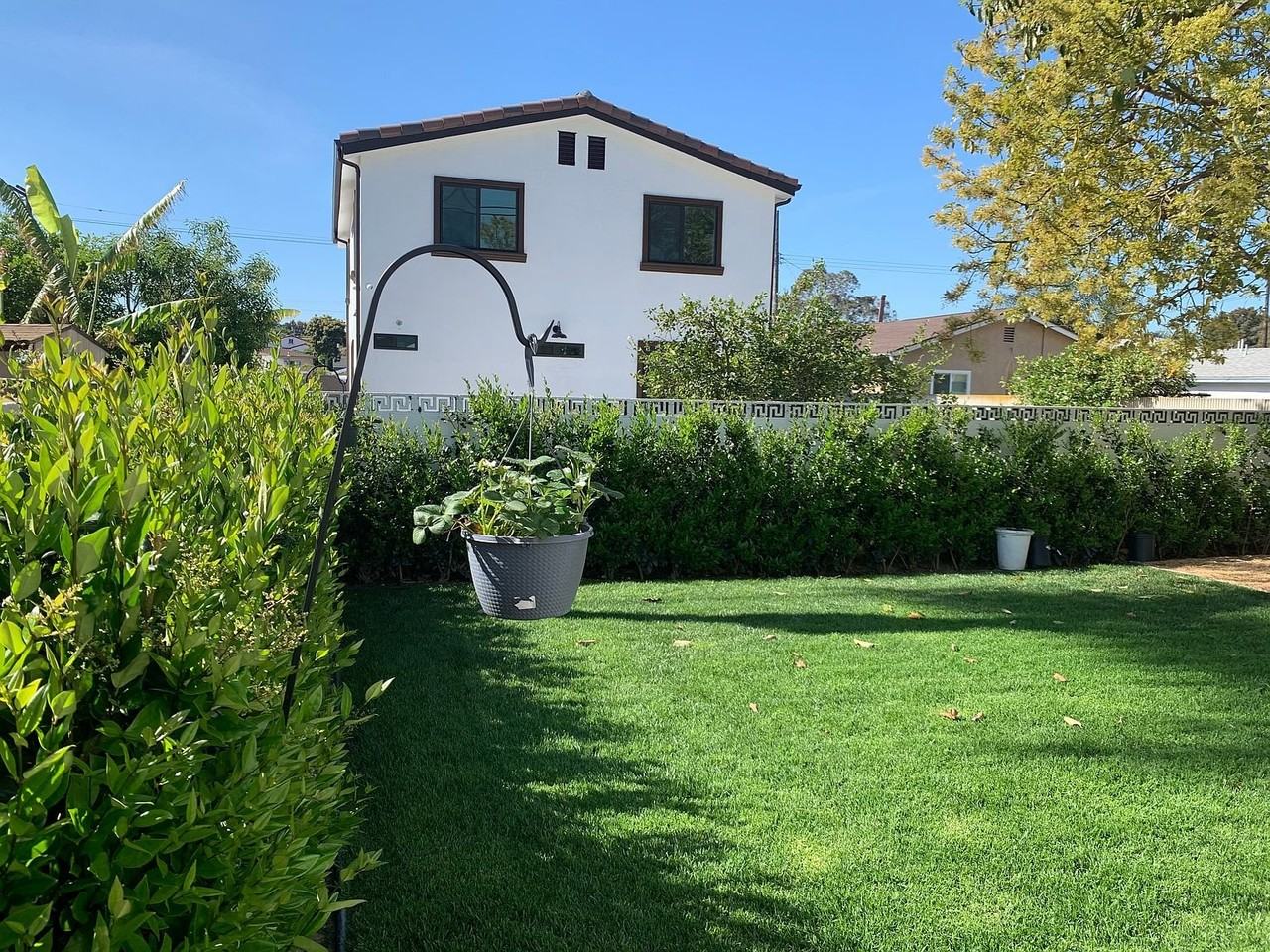 256 W Lomita Blvd - Photo 2 of 16