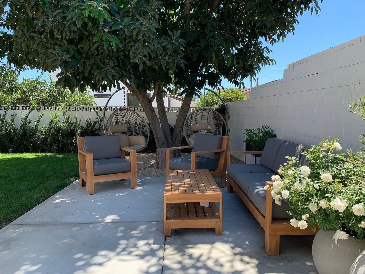 256 W Lomita Blvd - Photo 3 of 16
