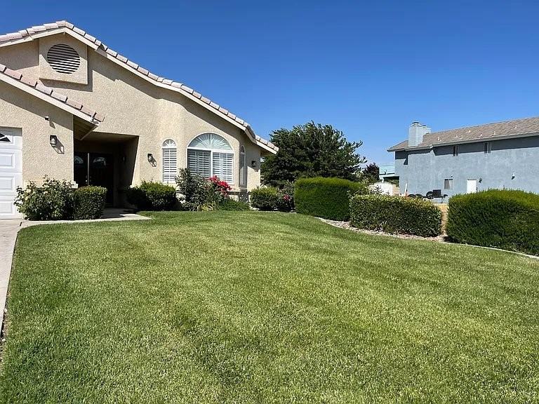 18120 Lakeview Dr - Photo 2 of 13