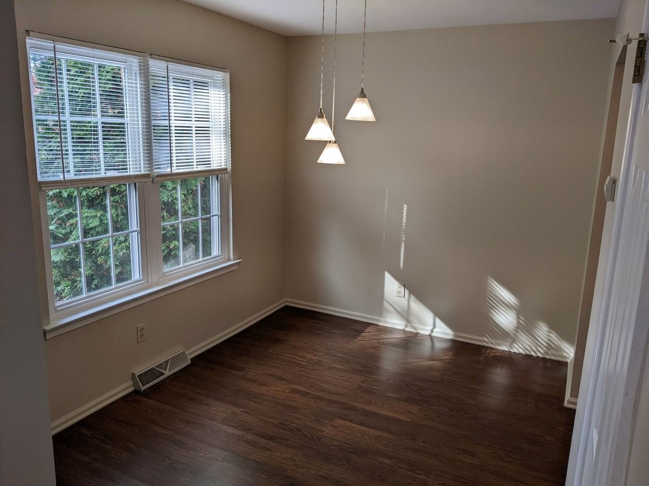 891 Sturbridge Ln - Photo 2 of 18