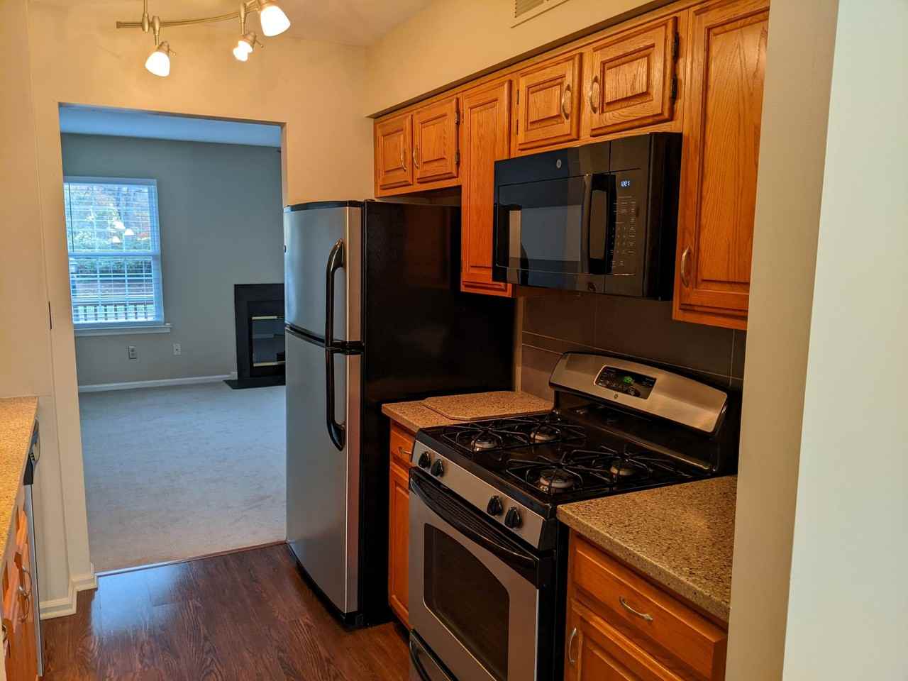 891 Sturbridge Ln - Photo 3 of 18