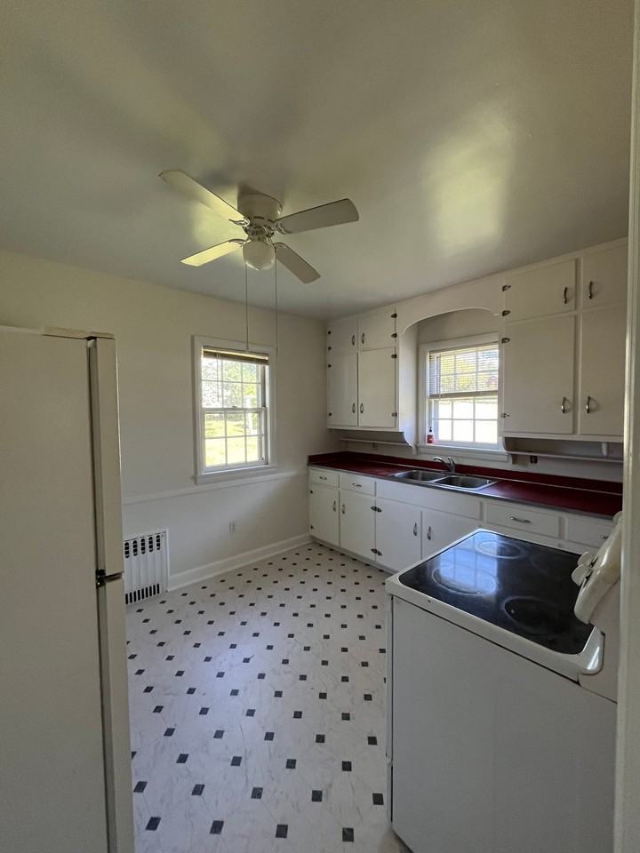 625 N Willow St - Photo 6 of 11