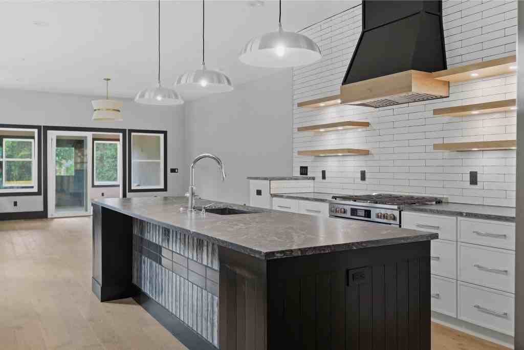 1712 Straightway Ave - Photo 5 of 20