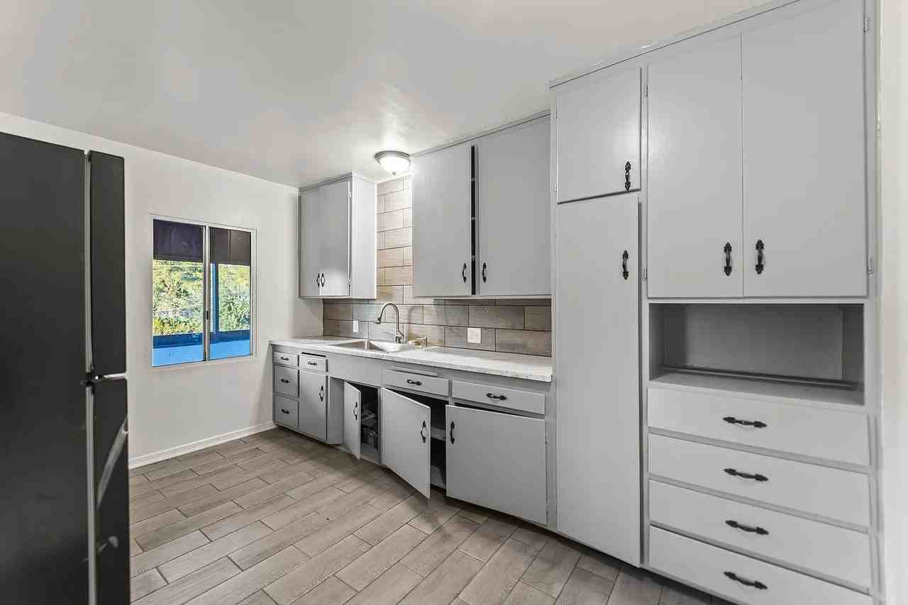 10639 Fitzroy Ave - Photo 3 of 10