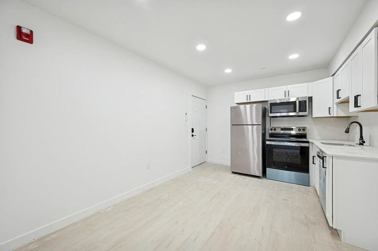 5530 Boyer St #B20 - Photo 2 of 12