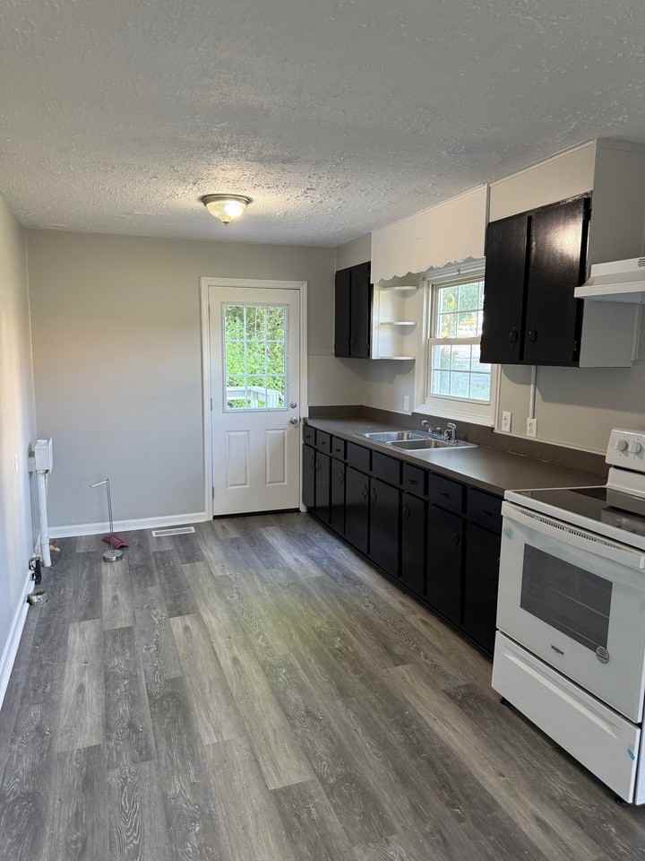409 Hazelwood Pike - Photo 4 of 8