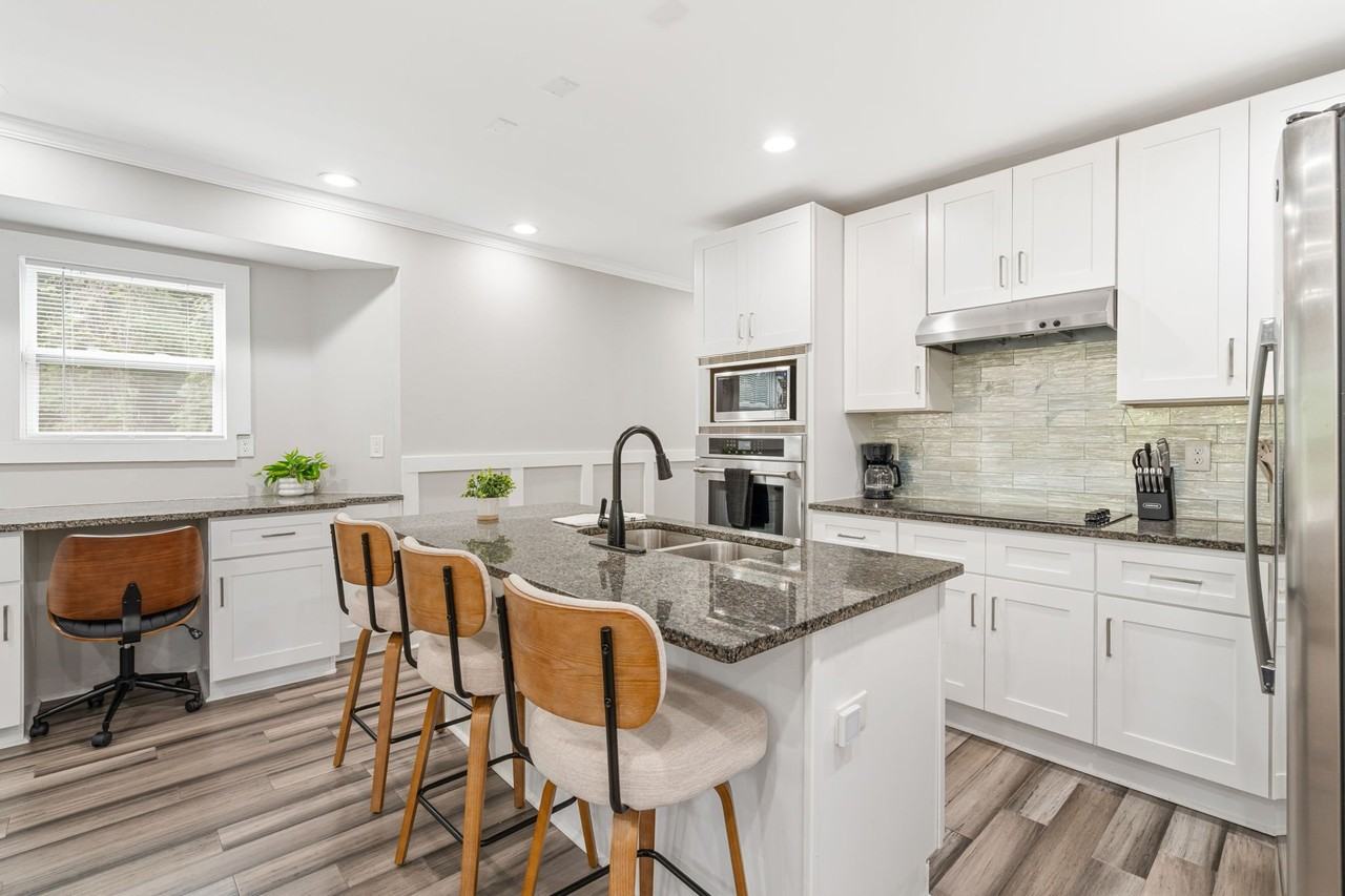 1409 Bridges Ave Sw - Photo 2 of 20