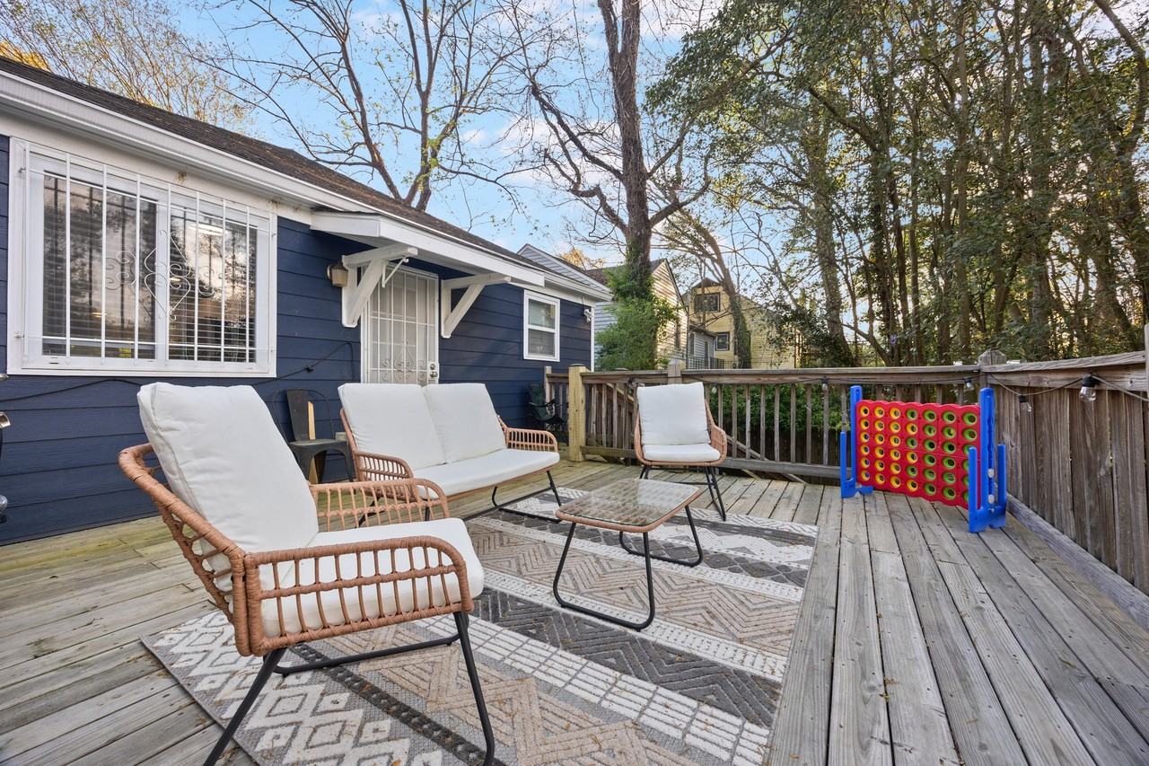 547 Erin Ave Sw - Photo 4 of 20