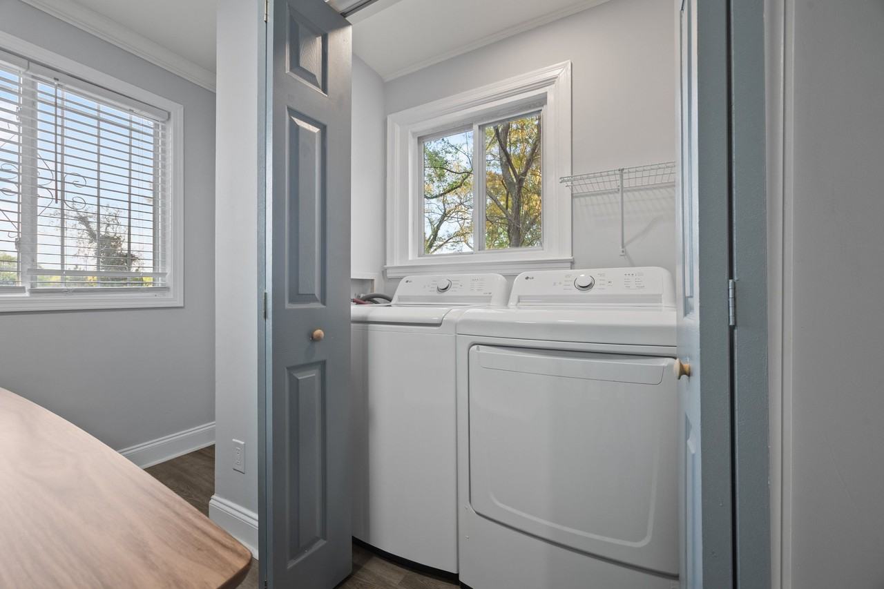 547 Erin Ave Sw - Photo 7 of 20