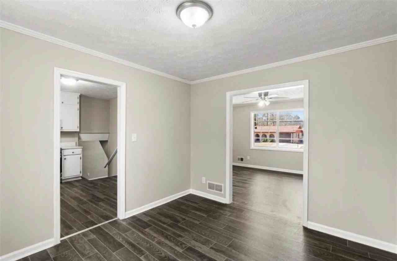 3800 Leisure Ln - Photo 6 of 14