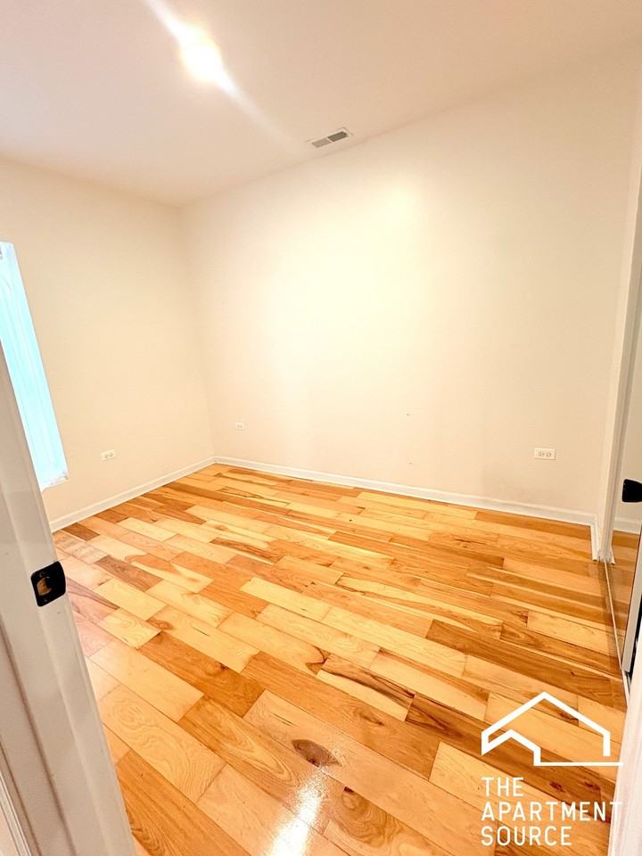 1638 W 18th Pl #1R - Photo 4 of 16