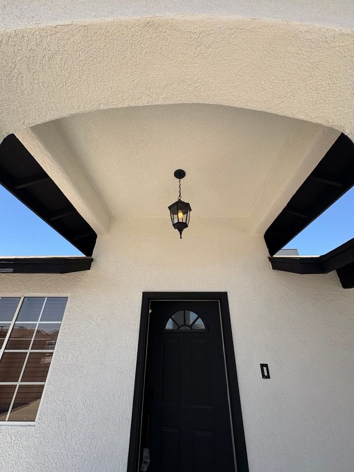 574 N Bernal Dr - Photo 2 of 12