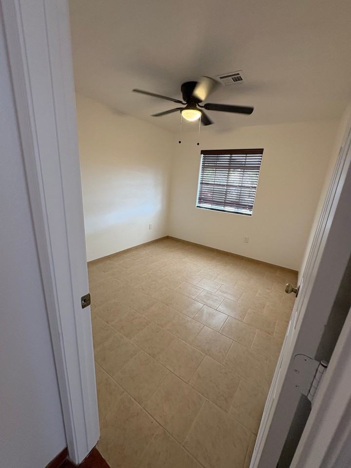574 N Bernal Dr - Photo 7 of 12