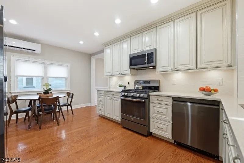 59 Wallace St - Photo 5 of 20