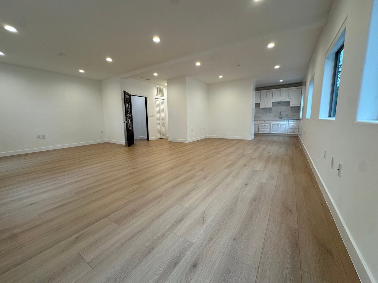 1109 S La Peer Dr - Photo 2 of 19
