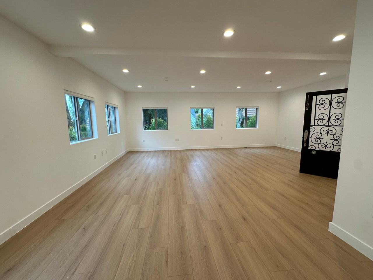 1109 S La Peer Dr - Photo 3 of 19