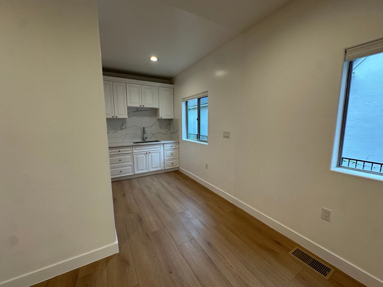 1109 S La Peer Dr - Photo 4 of 19