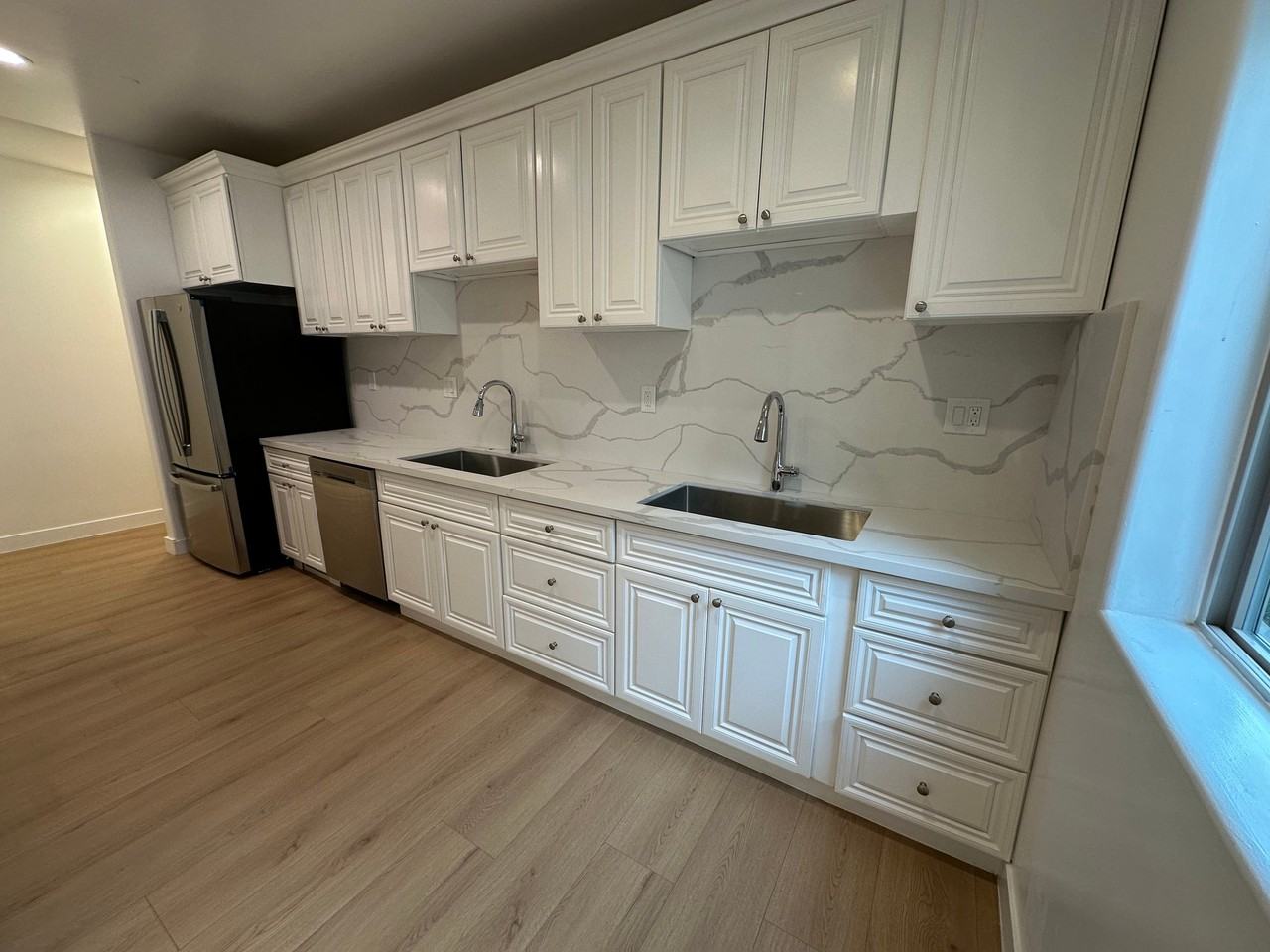 1109 S La Peer Dr - Photo 5 of 19