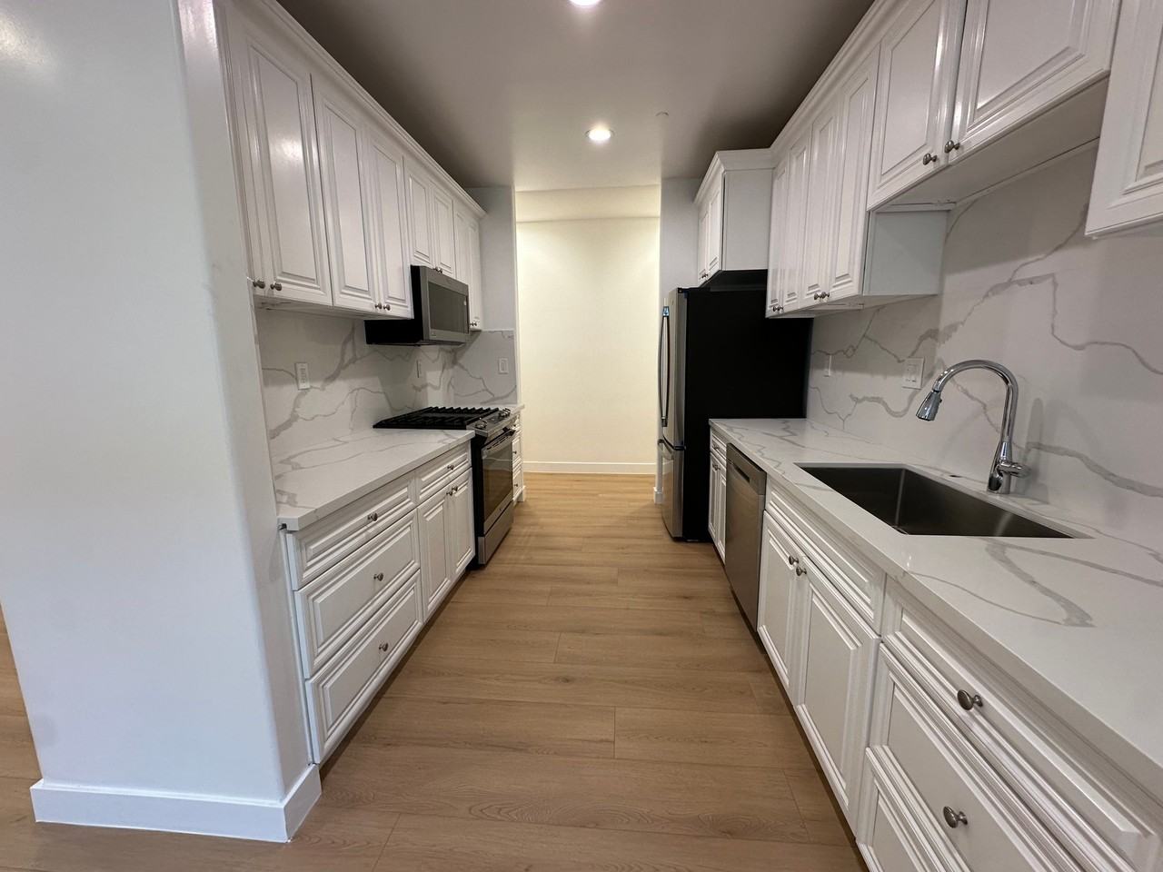 1109 S La Peer Dr - Photo 7 of 19