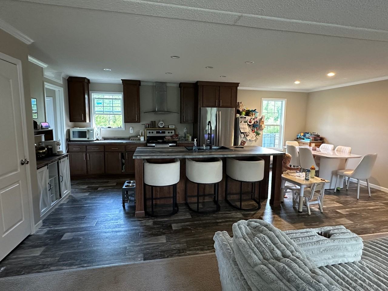 1224 Stanwood Ln - Photo 3 of 10