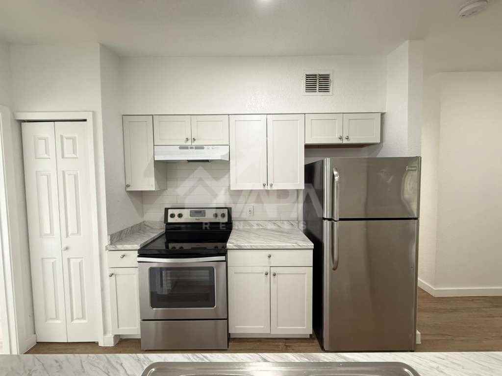 518 Jamaica Dr - Photo 3 of 20
