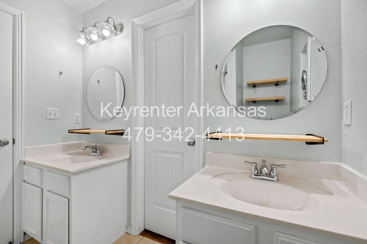 1481 S Holland Dr - Photo 4 of 28