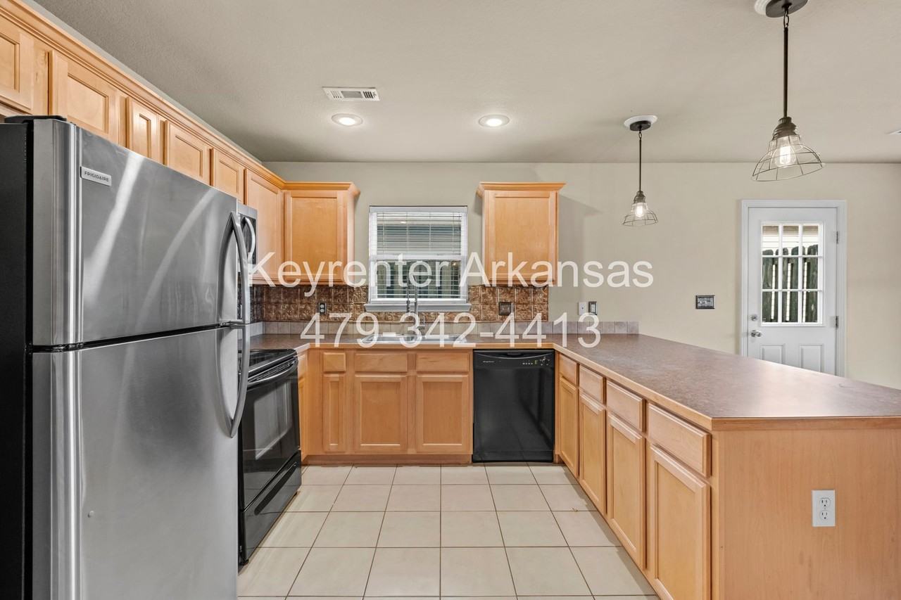1481 S Holland Dr - Photo 5 of 28