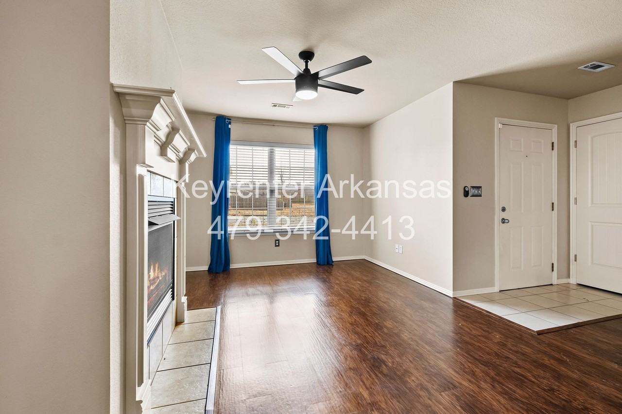 1481 S Holland Dr - Photo 6 of 28