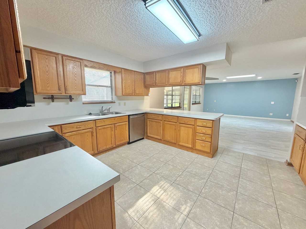 3990 Clearwater Ln - Photo 3 of 24