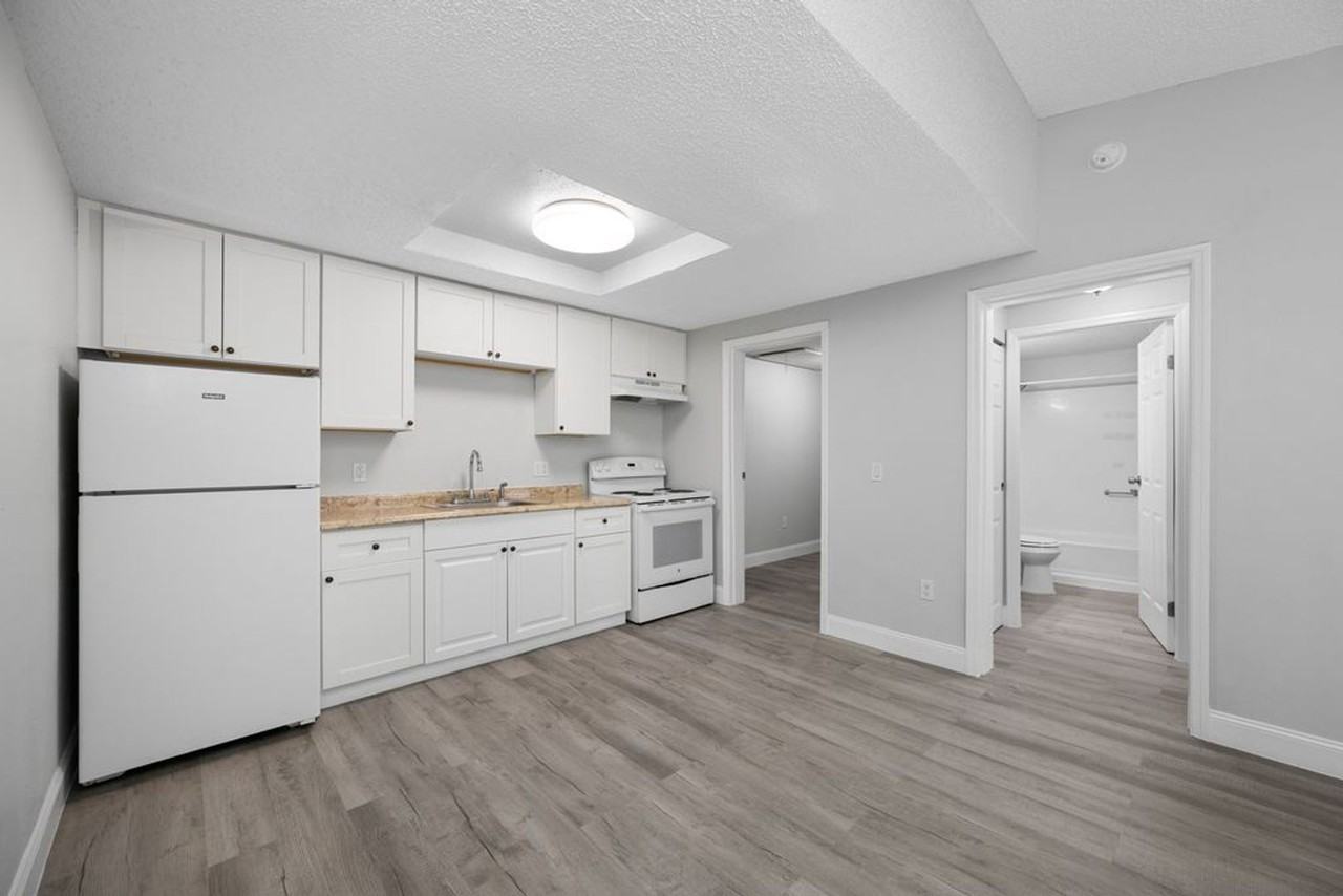 Apollo Beach Villas - Photo 4 of 50