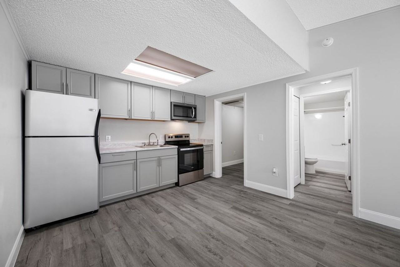 Apollo Beach Villas - Photo 4 of 50
