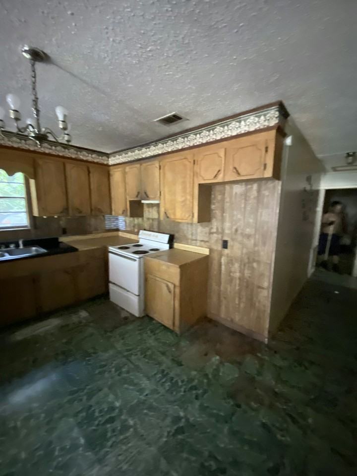 715 Sherman Avenue - Photo 5 of 13