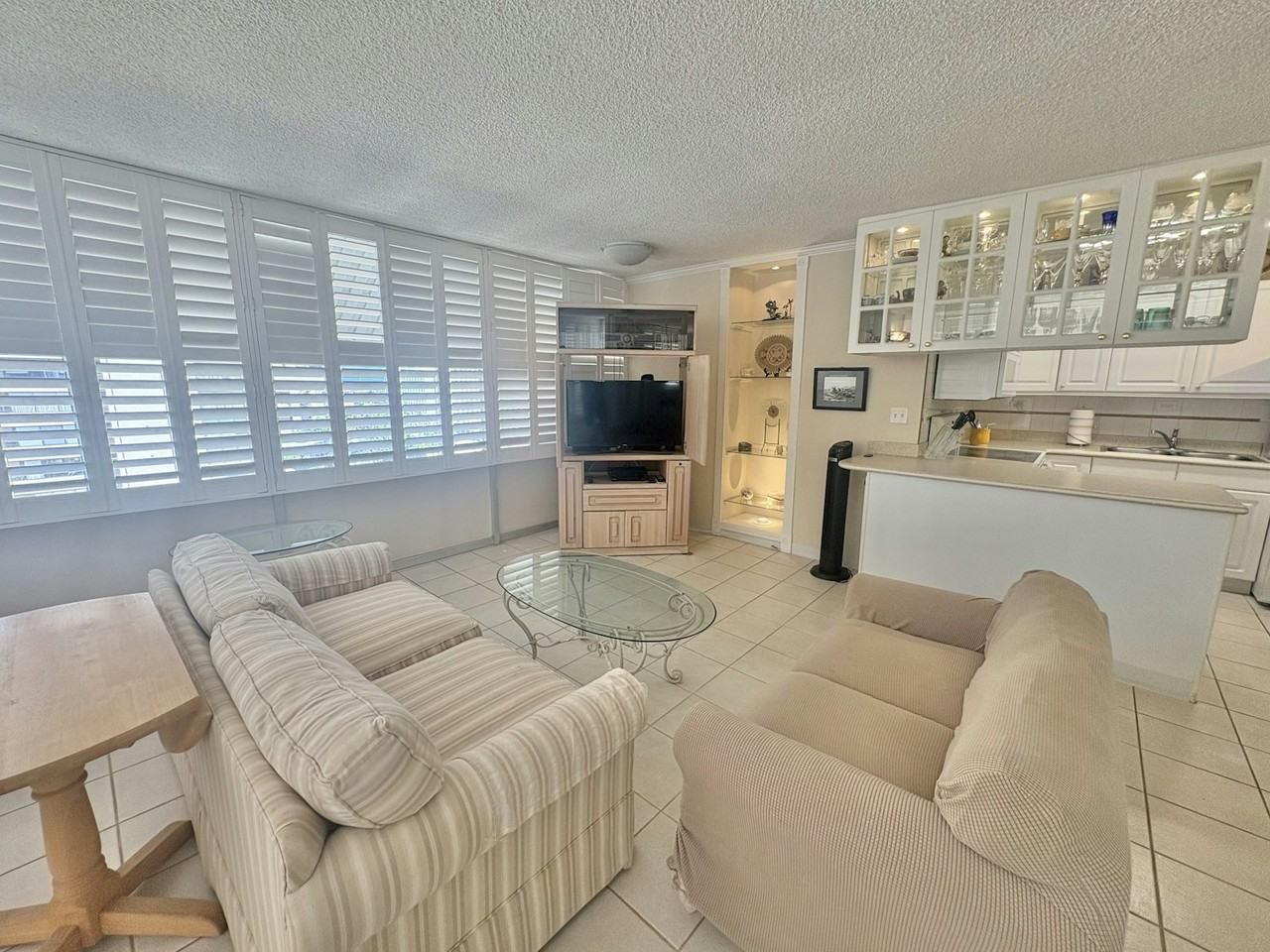 2415 Ala Wai Boulevard - Photo 6 of 17