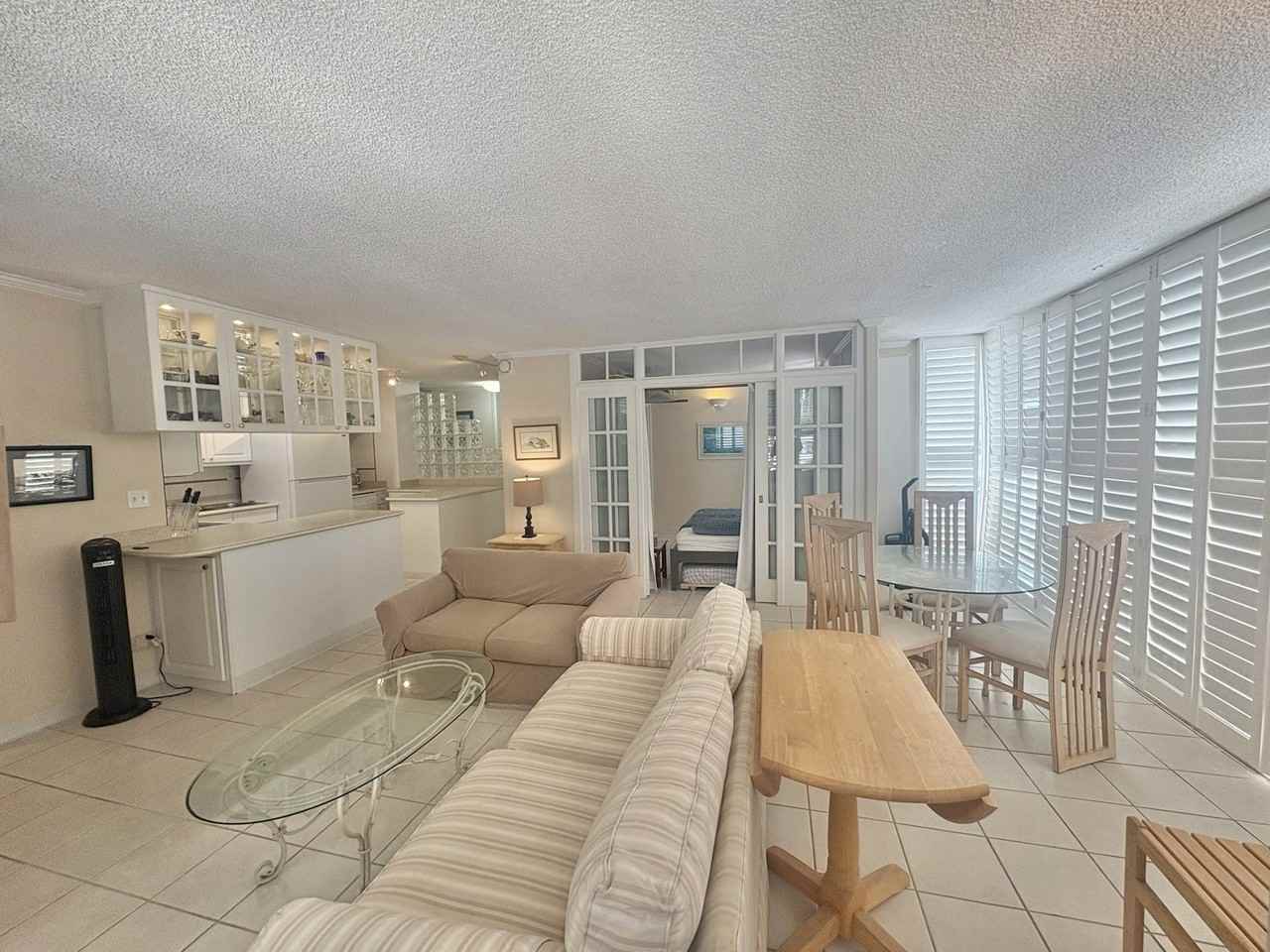 2415 Ala Wai Boulevard - Photo 7 of 17