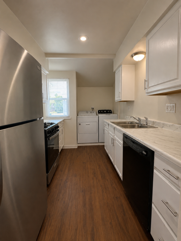 5016 Kester Ave - Photo 6 of 16