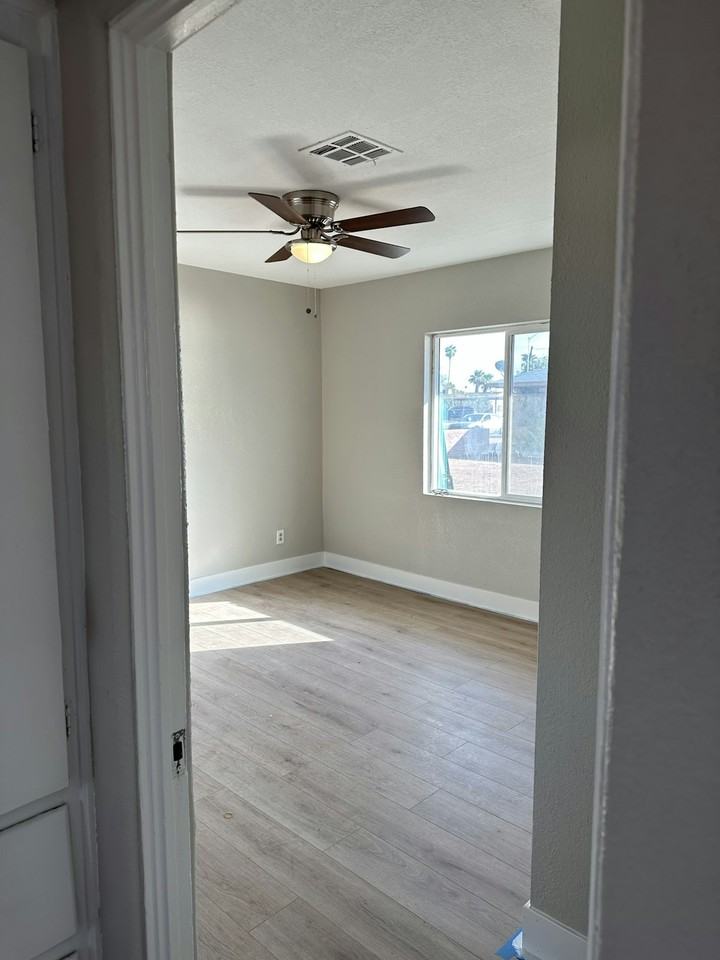 3836 North 15th Avenue, Unit 7 - Photo 2 of 5