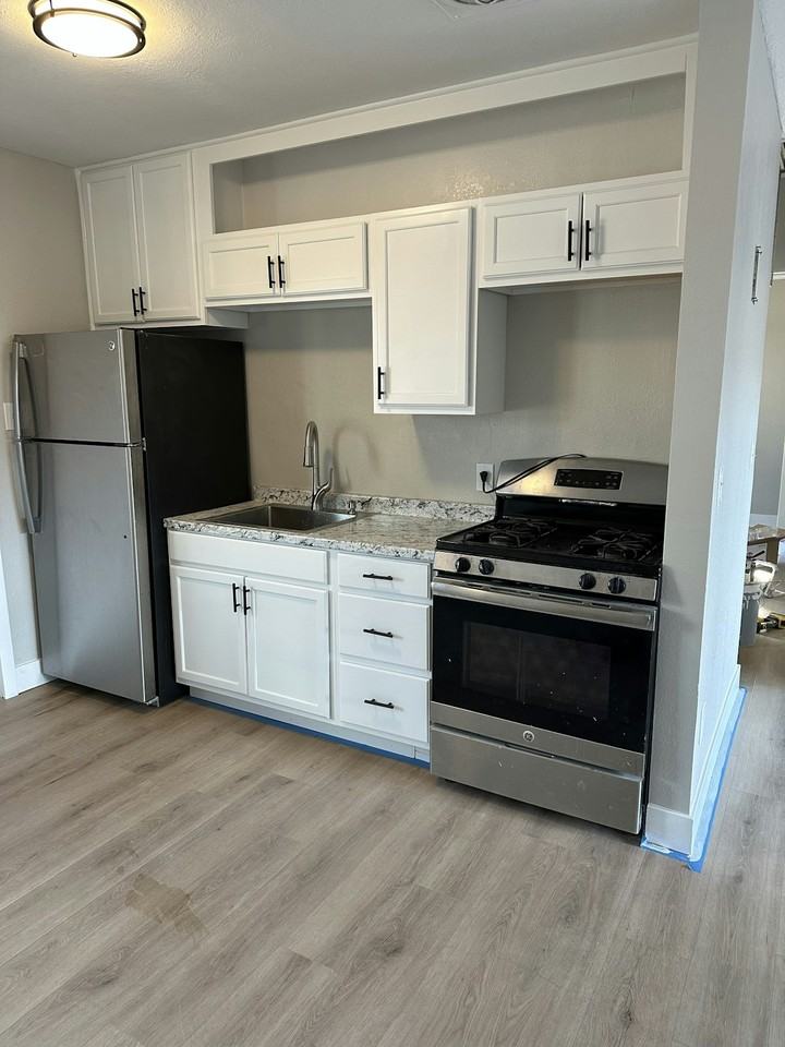 3836 North 15th Avenue, Unit 7 - Photo 3 of 5