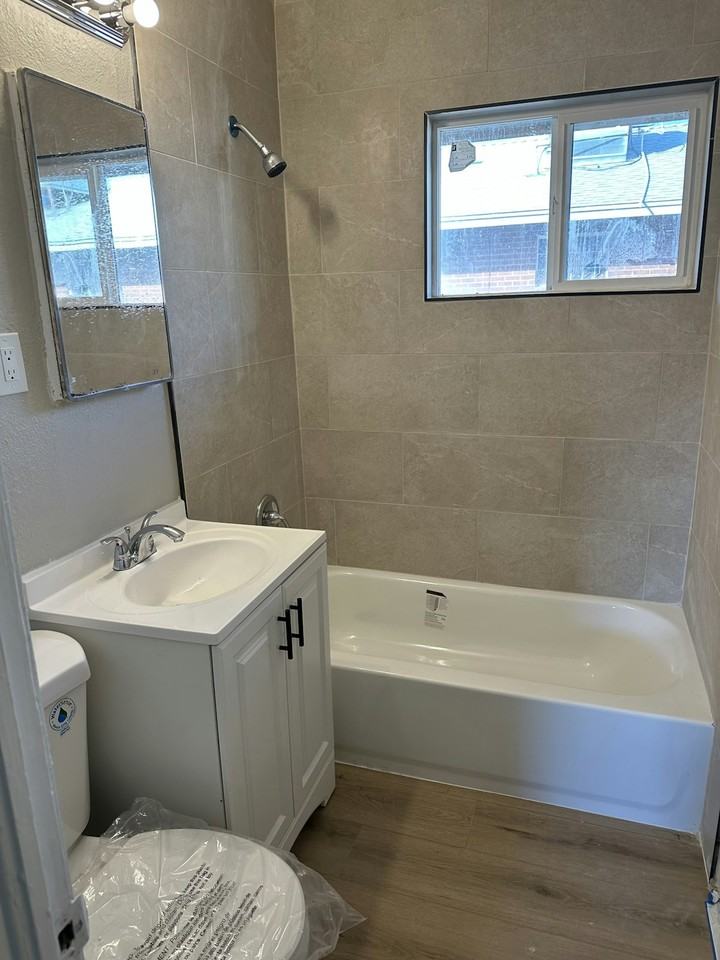 3836 North 15th Avenue, Unit 7 - Photo 4 of 5