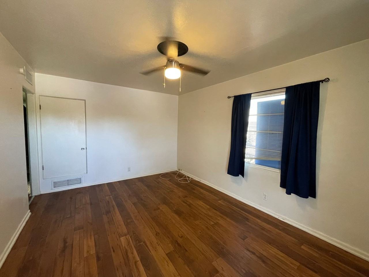 1419 E Adams St - Photo 3 of 14