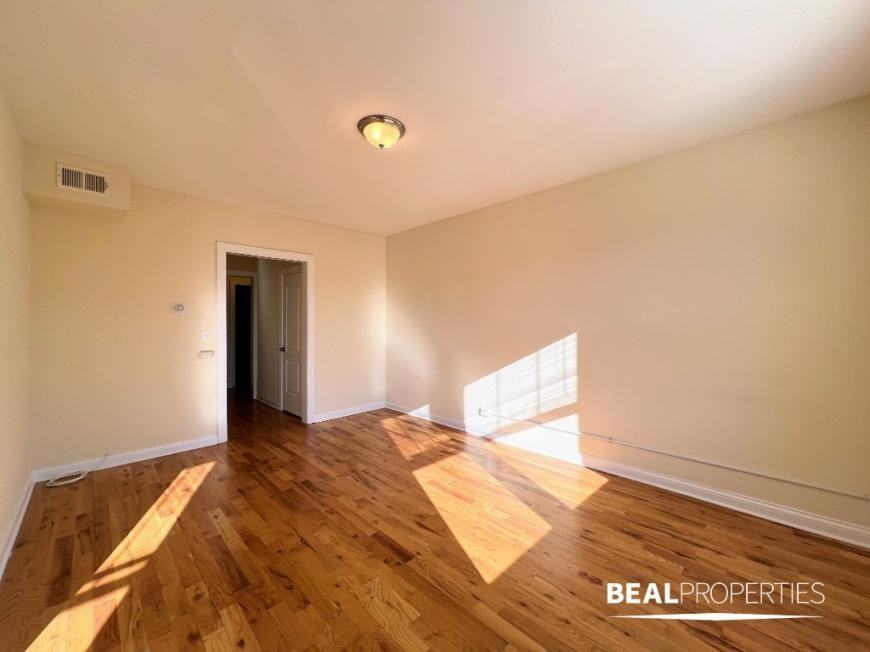 347 Park Pl - Photo 4 of 10