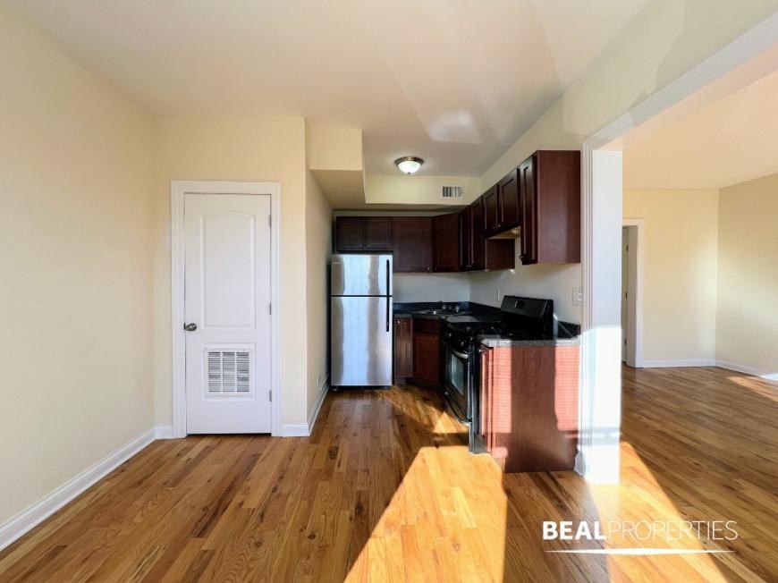 347 Park Pl - Photo 5 of 10
