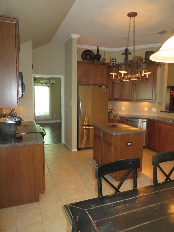 1417 Sw 62nd Ave - Photo 2 of 8