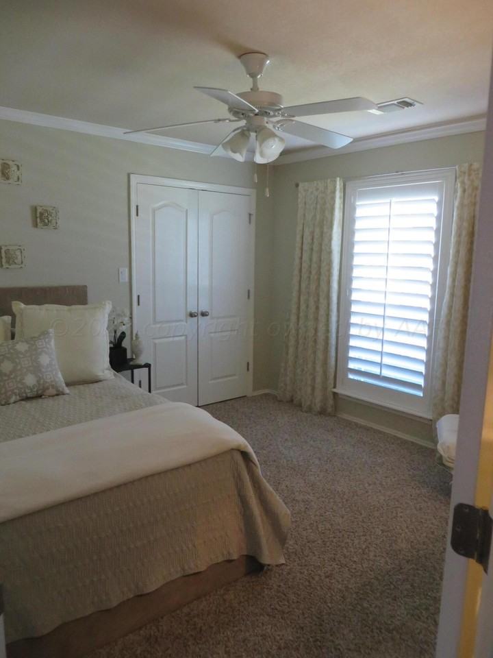 1417 Sw 62nd Ave - Photo 4 of 8