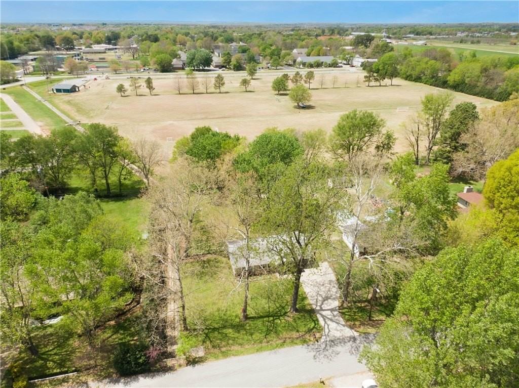 1551 N Stephens Ave - Photo 4 of 21